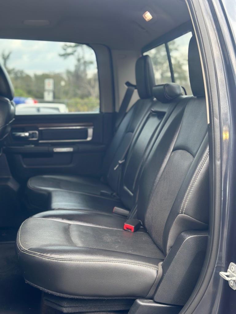 RAM 1500 4WD Crew Cab 140.5" Laramie 2015