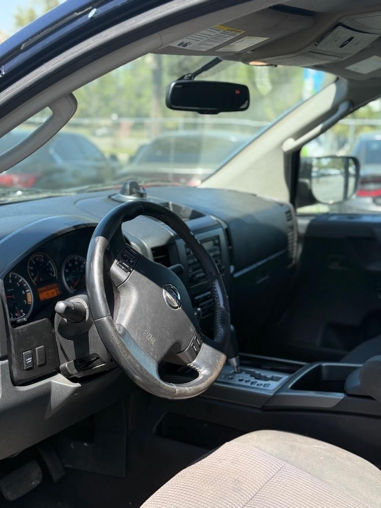 Nissan Titan 4WD Crew Cab SWB SV 2011