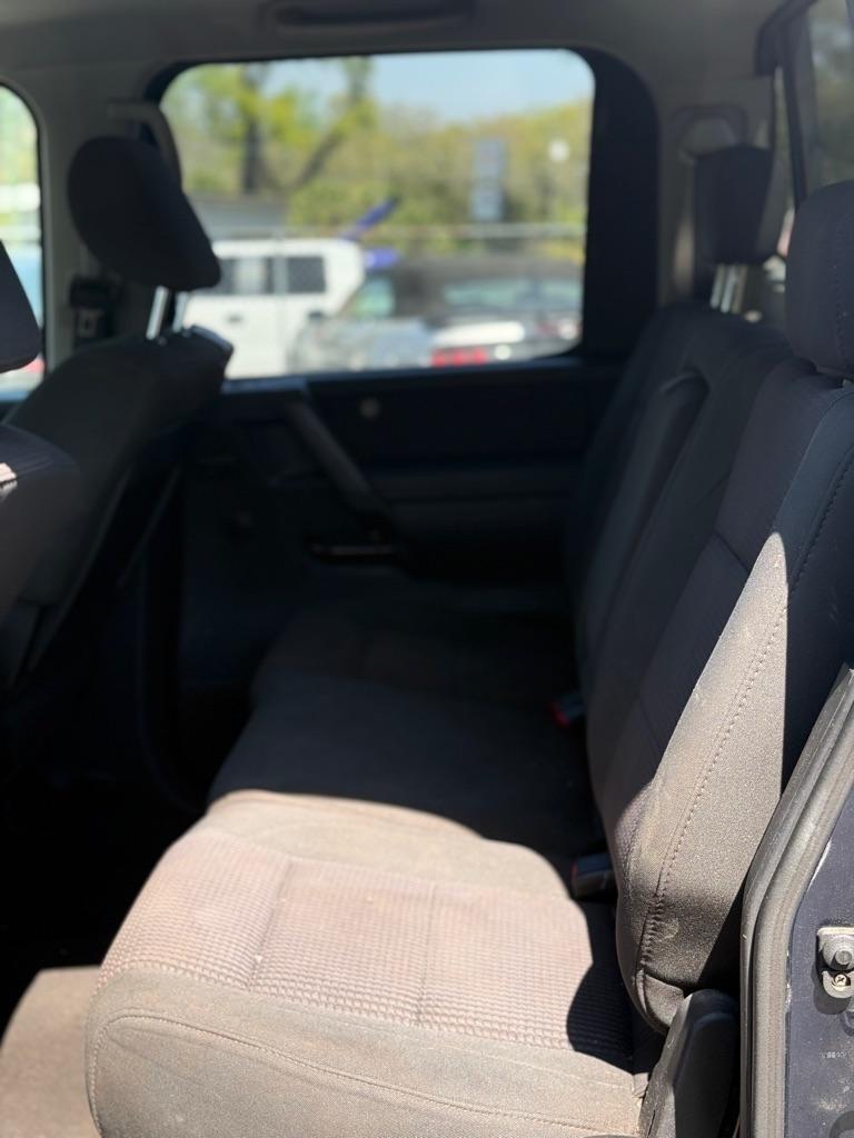 Nissan Titan 4WD Crew Cab SWB SV 2011