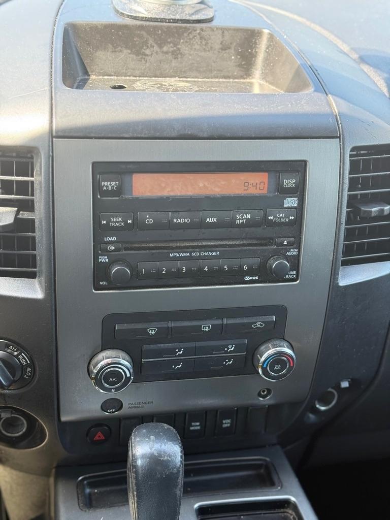 Nissan Titan 4WD Crew Cab SWB SV 2011