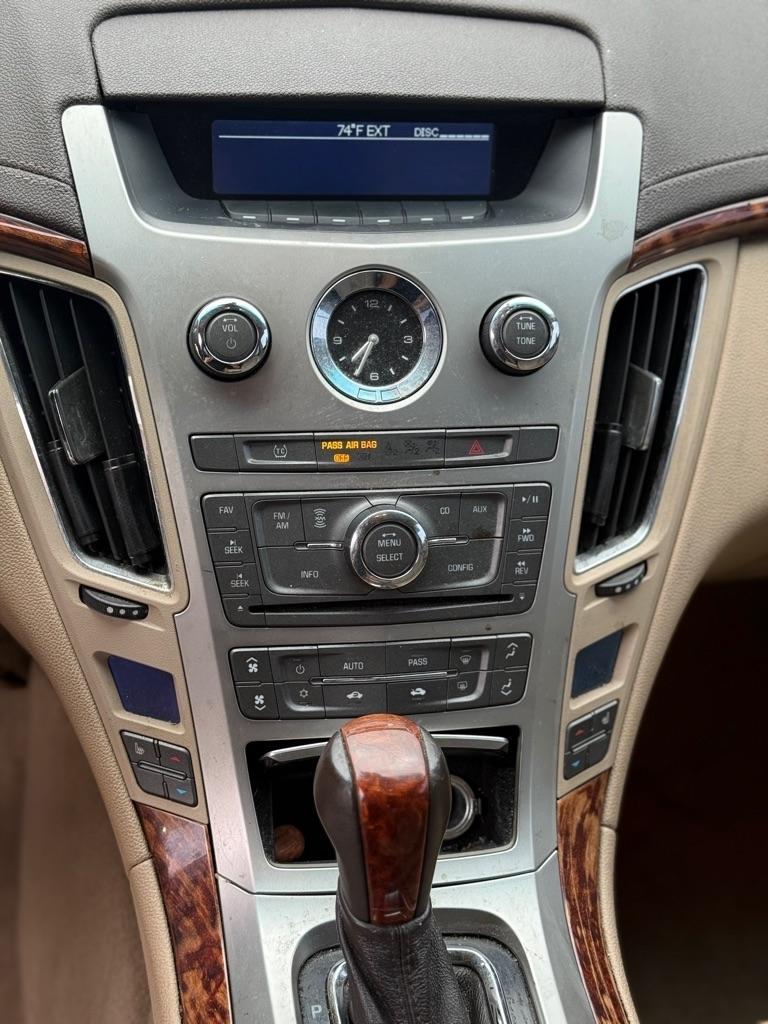 Cadillac CTS 4dr Sdn 3.0L Luxury RWD 2010