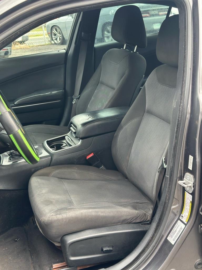 Dodge Charger SE 2015