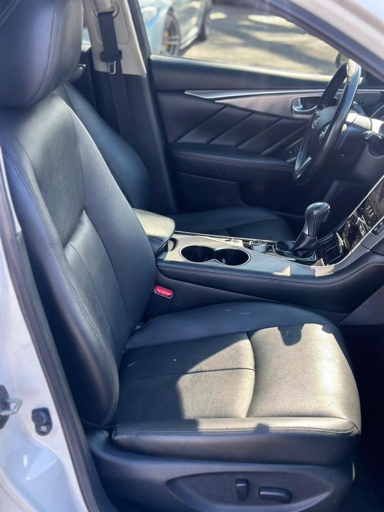 Infiniti Q50 4dr Sdn 2.0t Premium RWD 2016