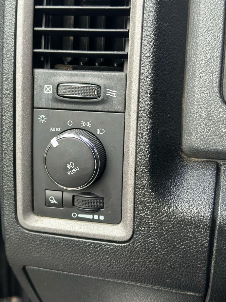 RAM 1500 Tradesman/Express Crew Cab SWB 2WD 2014