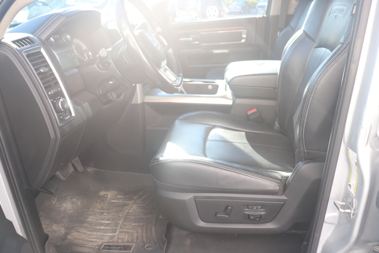 RAM 3500 Laramie 4x4 Crew Cab 8' Box 2018 RAM 3500 Laramie 4x4 Crew Cab 8' Box 2018