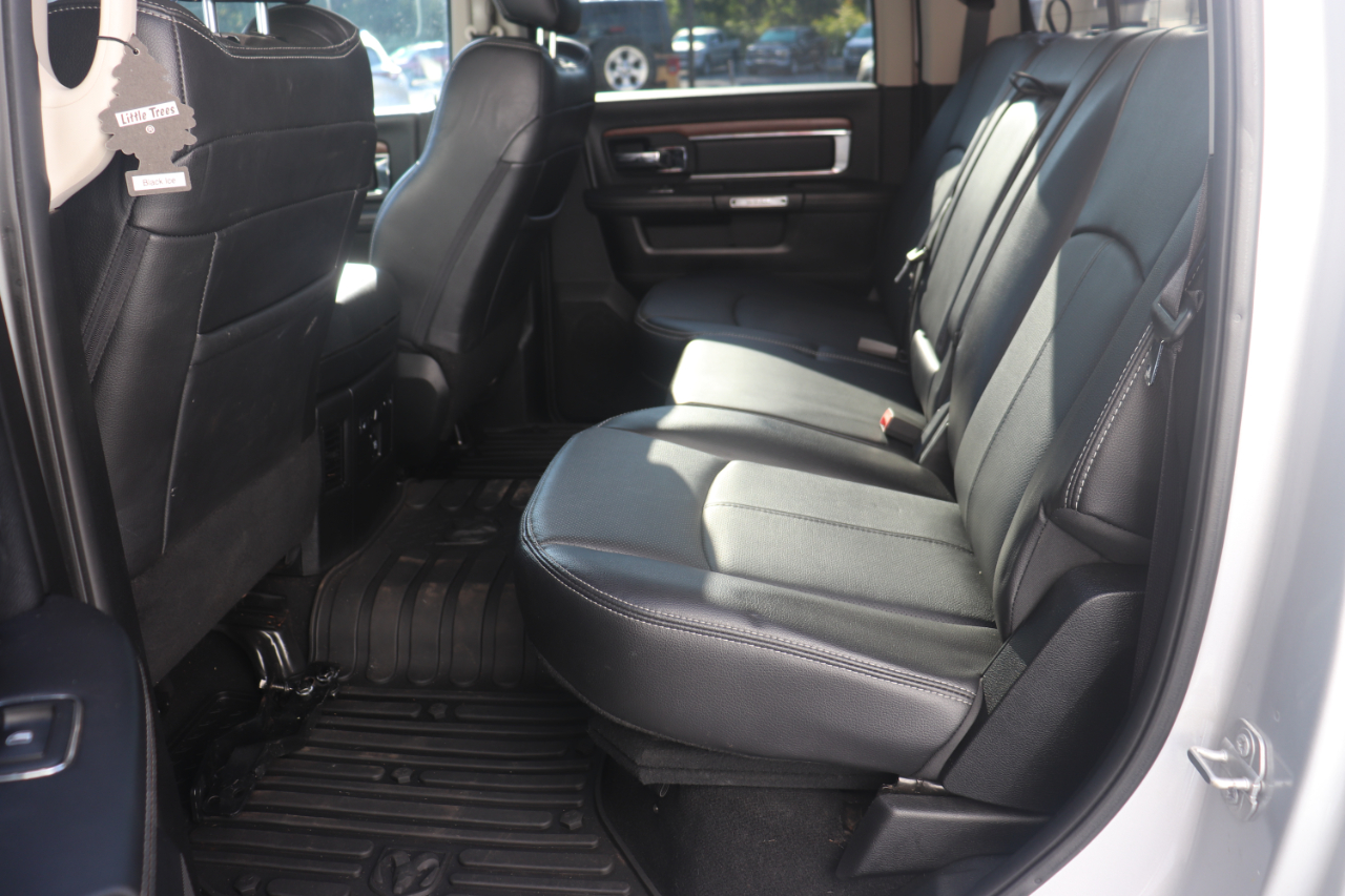 RAM 3500 Laramie 4x4 Crew Cab 8' Box 2018 RAM 3500 Laramie 4x4 Crew Cab 8' Box 2018