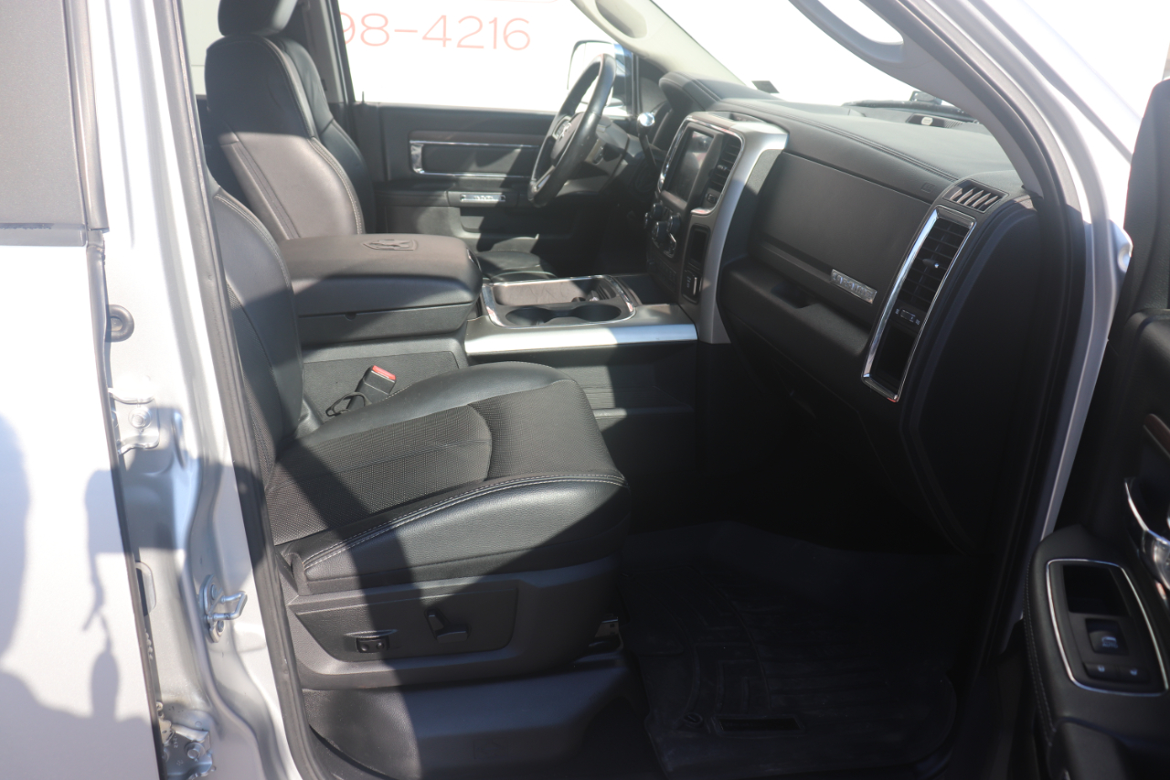 RAM 3500 Laramie 4x4 Crew Cab 8' Box 2018 RAM 3500 Laramie 4x4 Crew Cab 8' Box 2018