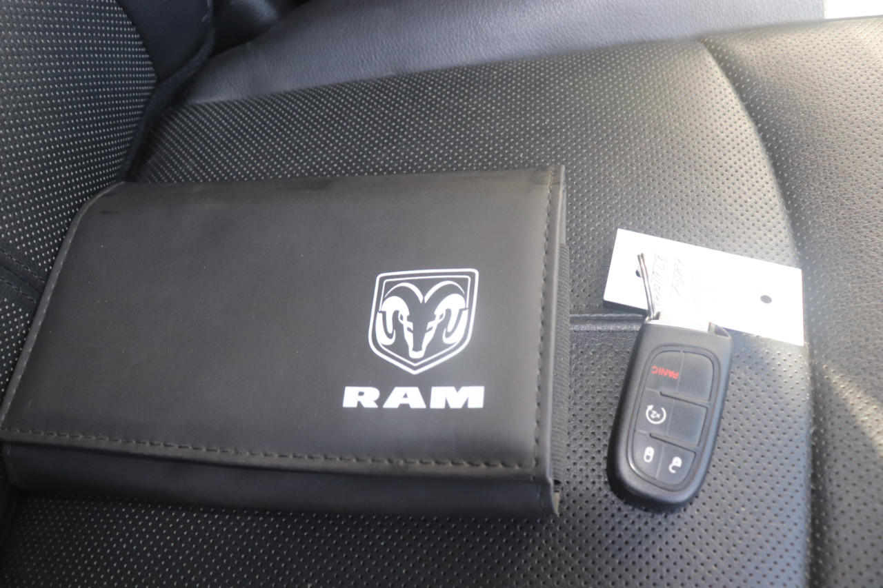 RAM 3500 Laramie 4x4 Crew Cab 8' Box 2018 RAM 3500 Laramie 4x4 Crew Cab 8' Box 2018