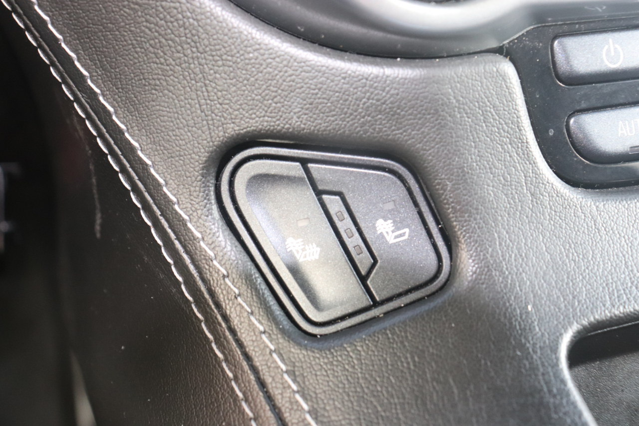 Chevrolet Suburban 4WD 4dr 1500 LT 2018