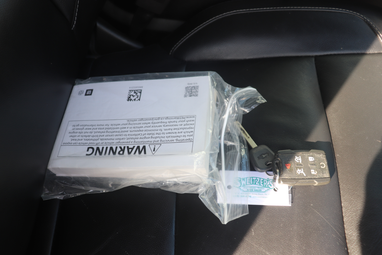 Chevrolet Suburban 4WD 4dr 1500 LT 2018