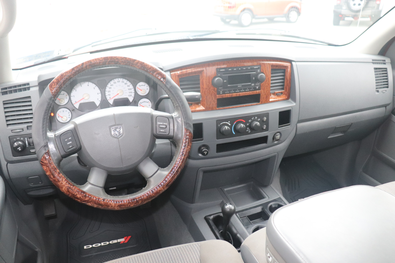 Dodge Ram 2500 4dr Quad Cab 140.5 4WD SLT 2006