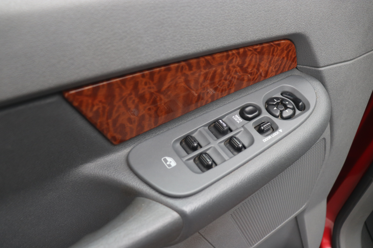 Dodge Ram 2500 4dr Quad Cab 140.5 4WD SLT 2006