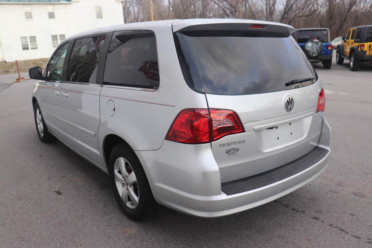 Volkswagen Routan 4dr Wgn SE 2010