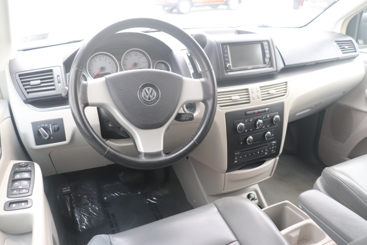 Volkswagen Routan 4dr Wgn SE 2010