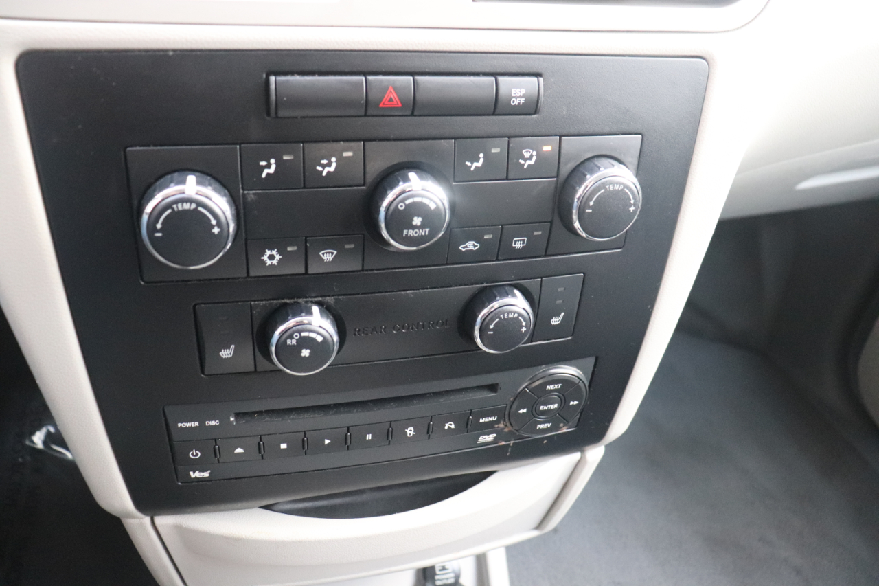 Volkswagen Routan 4dr Wgn SE 2010