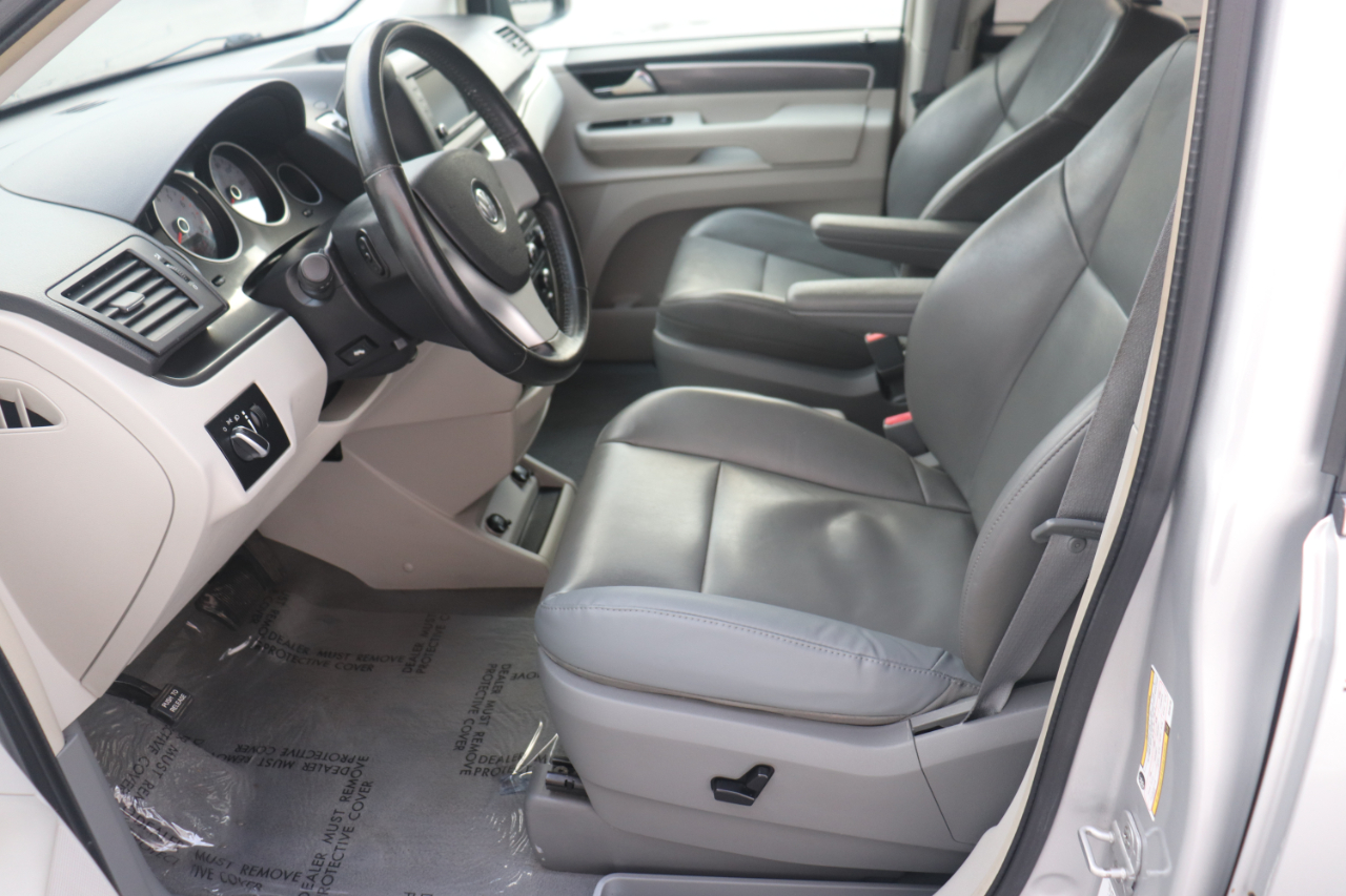 Volkswagen Routan 4dr Wgn SE 2010