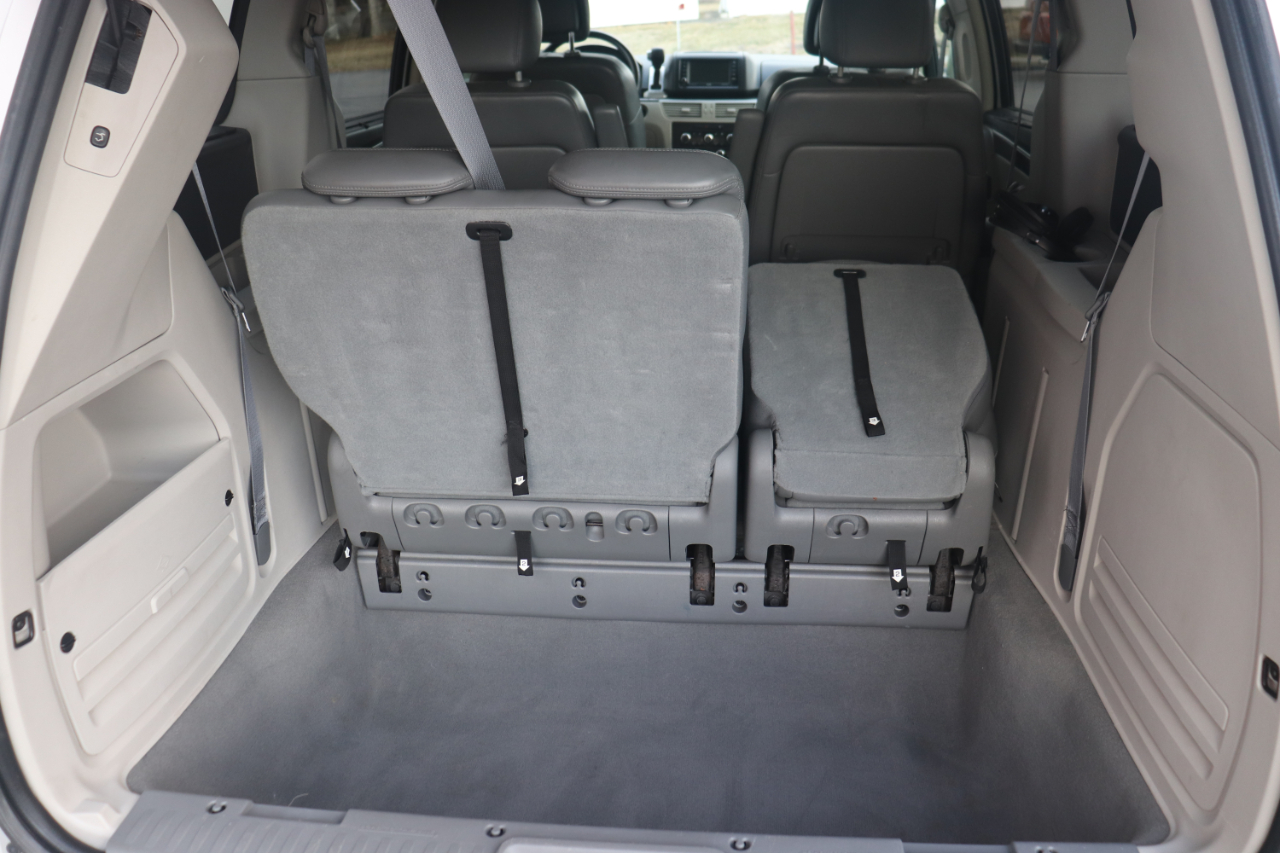 Volkswagen Routan 4dr Wgn SE 2010