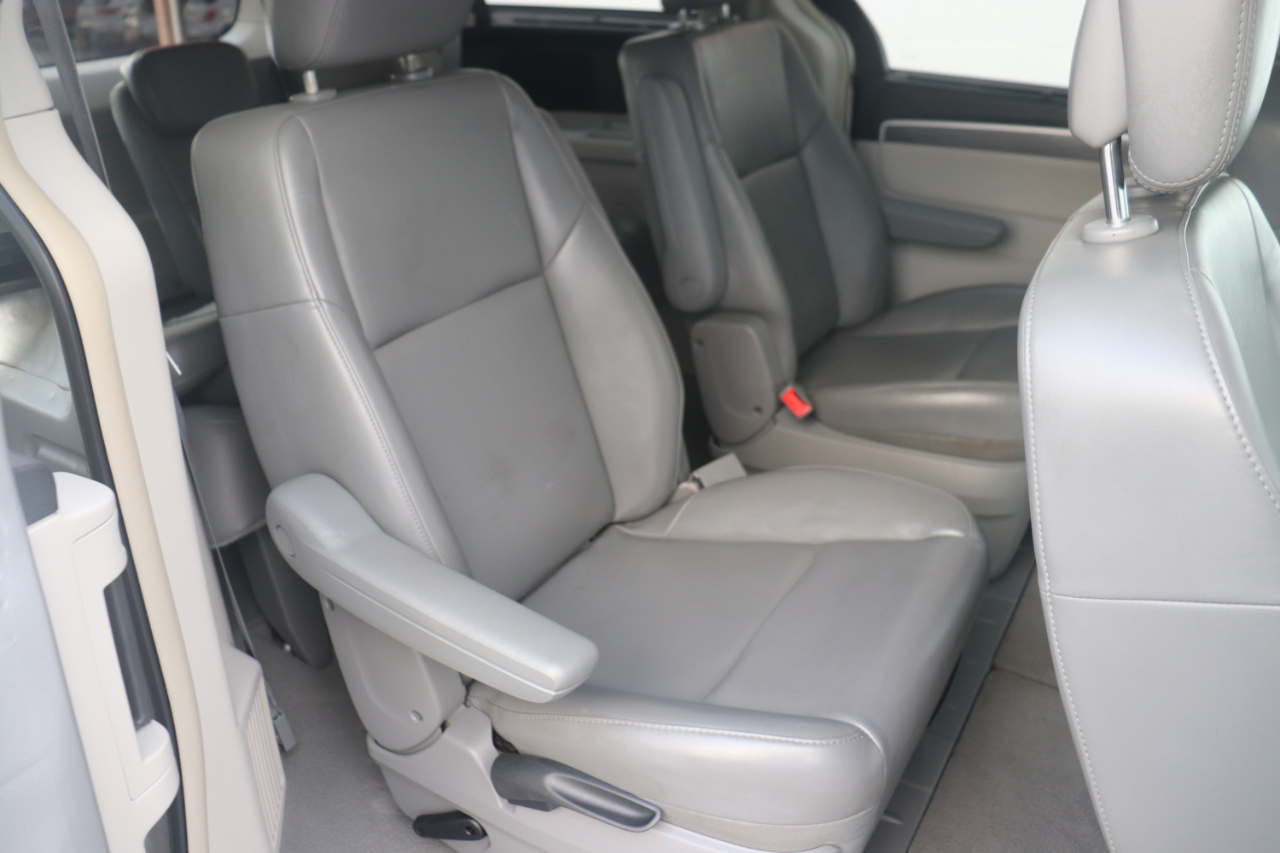 Volkswagen Routan 4dr Wgn SE 2010