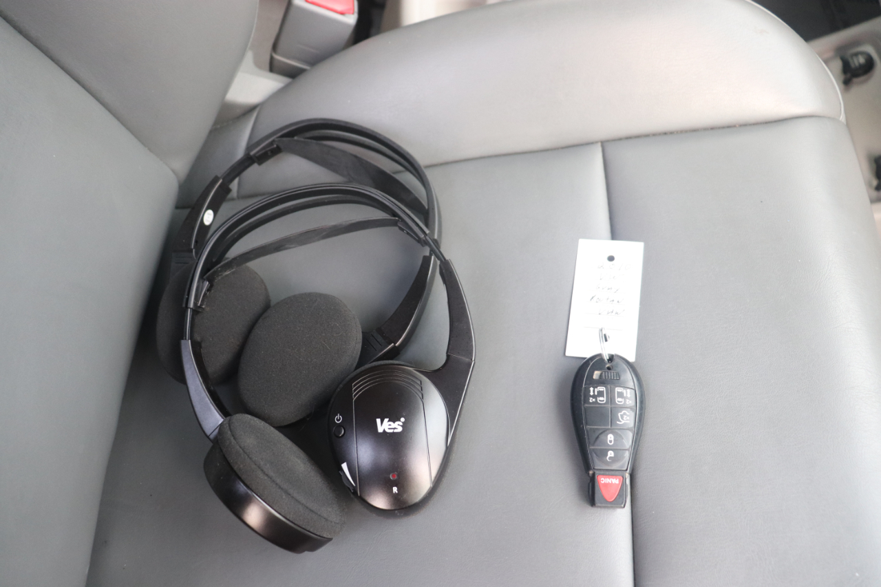 Volkswagen Routan 4dr Wgn SE 2010