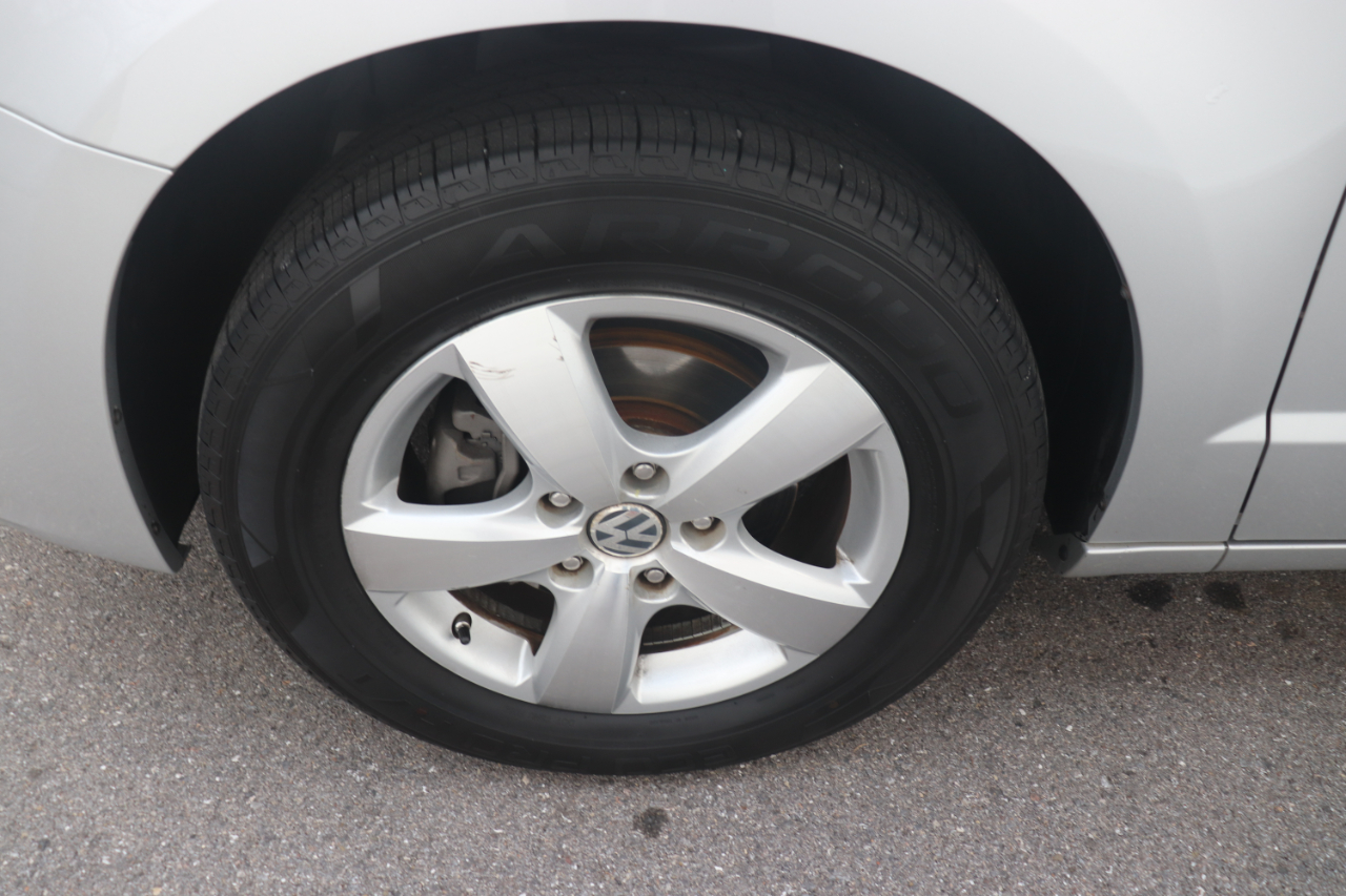 Volkswagen Routan 4dr Wgn SE 2010