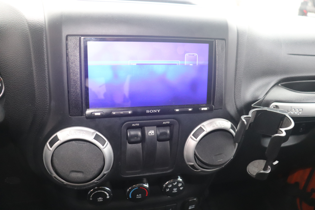 Jeep Wrangler 4WD 2dr Sahara 2012