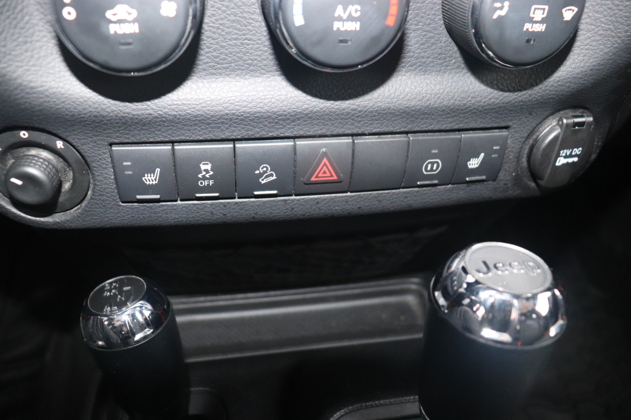 Jeep Wrangler 4WD 2dr Sahara 2012