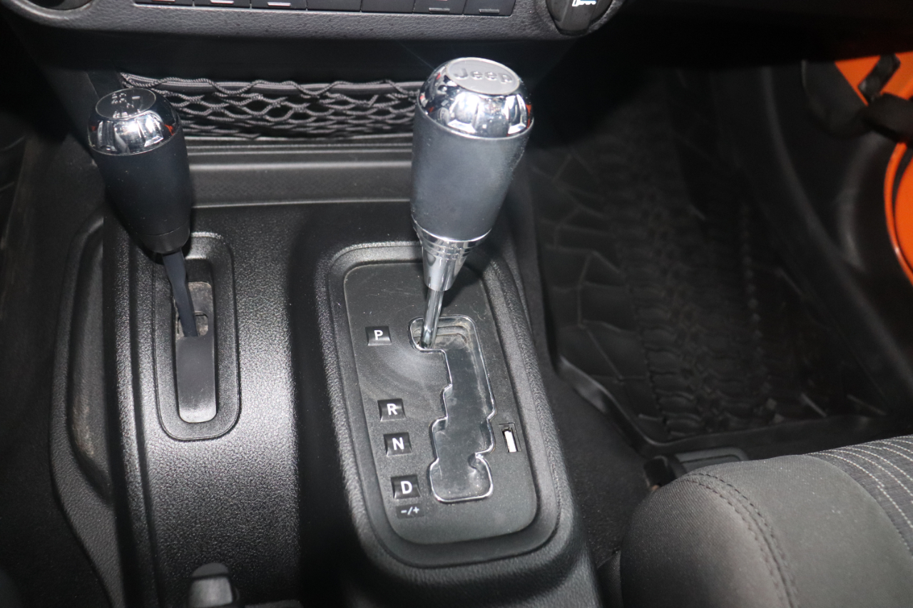 Jeep Wrangler 4WD 2dr Sahara 2012