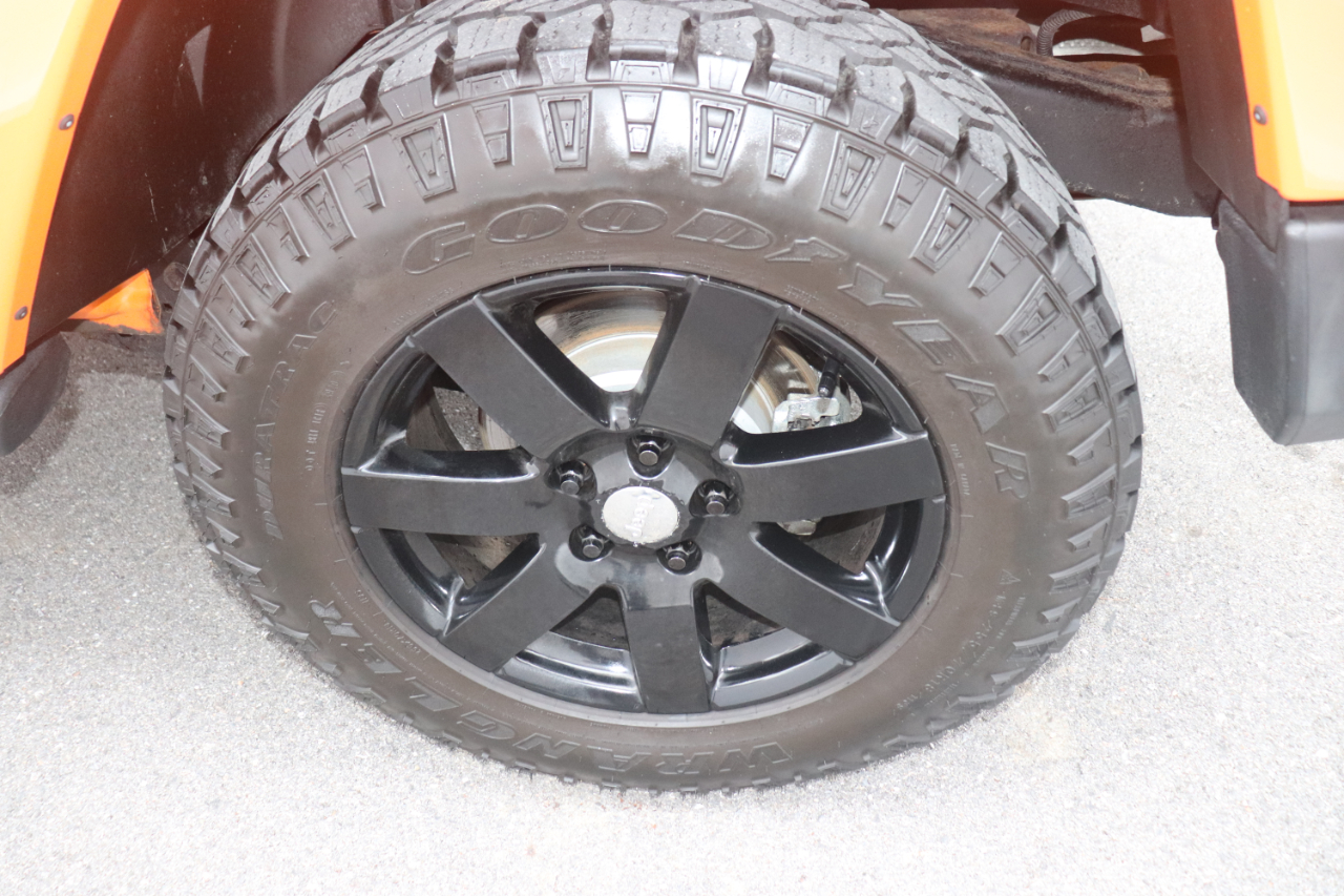 Jeep Wrangler 4WD 2dr Sahara 2012