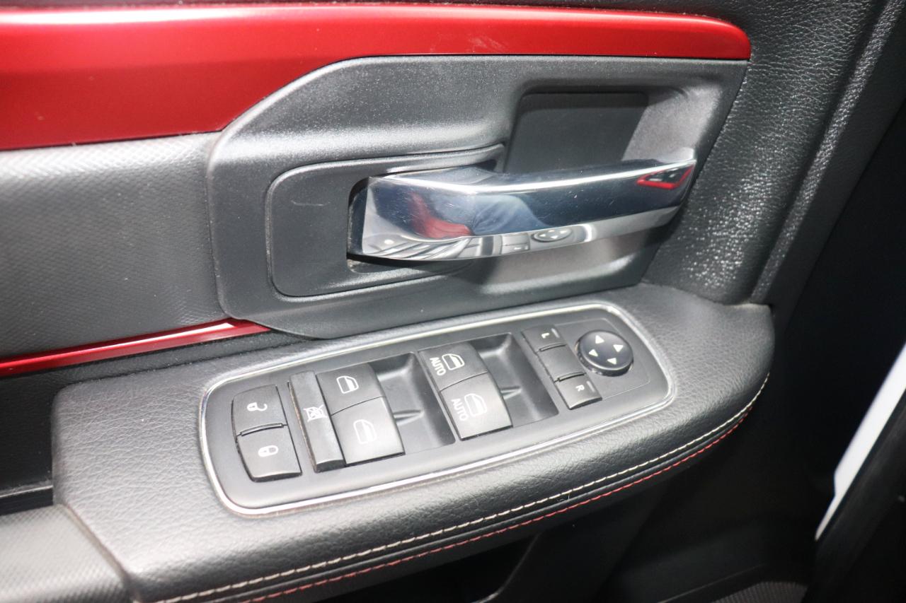 RAM 1500 4WD Crew Cab 140.5" Rebel 2016