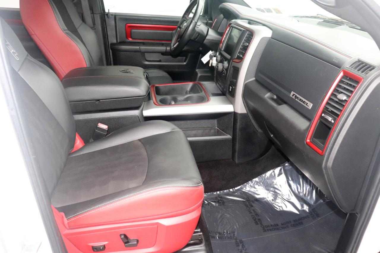 RAM 1500 4WD Crew Cab 140.5" Rebel 2016