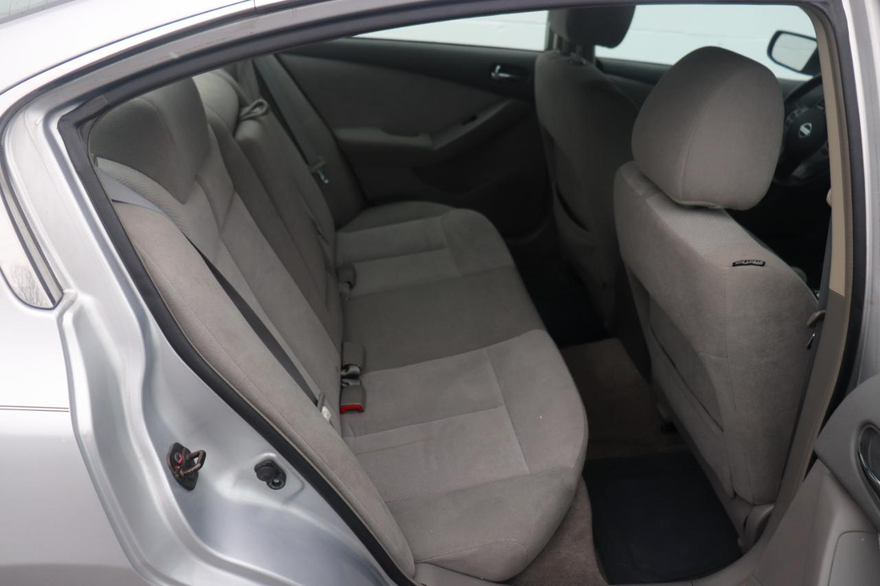 Nissan Altima 4dr Sdn I4 CVT 2.5 S 2009