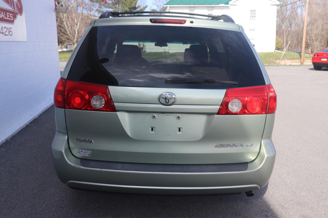 Toyota Sienna 5dr 7-Pass Van CE FWD (Natl) 2008