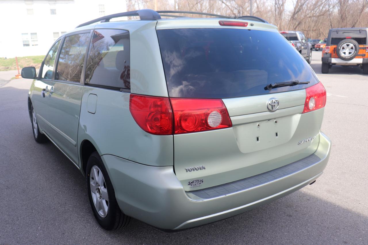 Toyota Sienna 5dr 7-Pass Van CE FWD (Natl) 2008