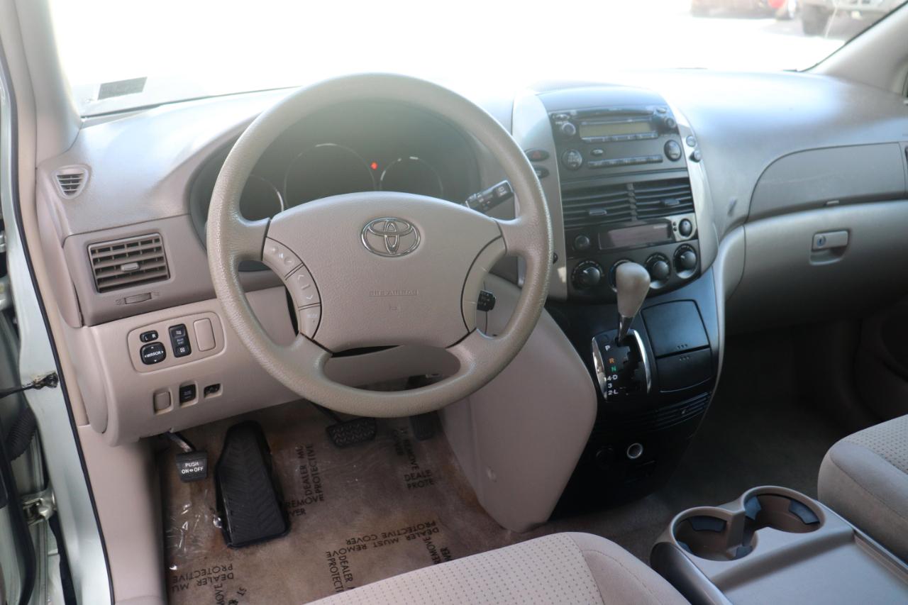 Toyota Sienna 5dr 7-Pass Van CE FWD (Natl) 2008