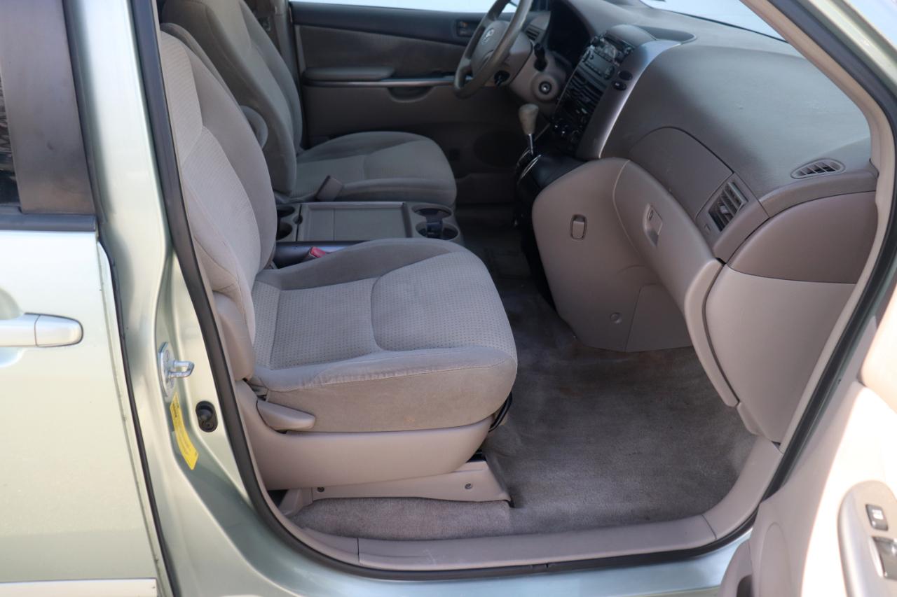 Toyota Sienna 5dr 7-Pass Van CE FWD (Natl) 2008