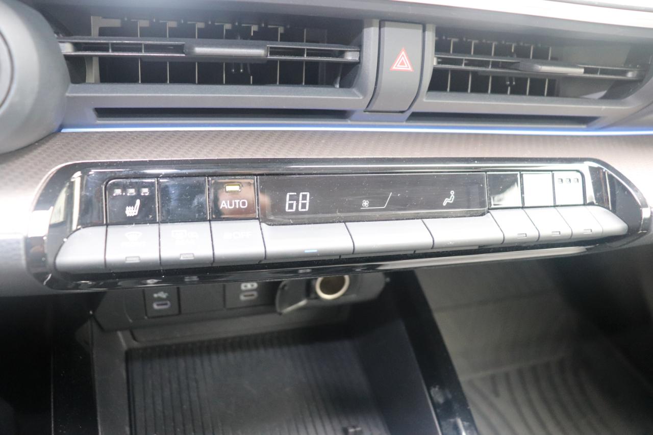 Toyota Prius XLE 5D Hatchback AWD 2024