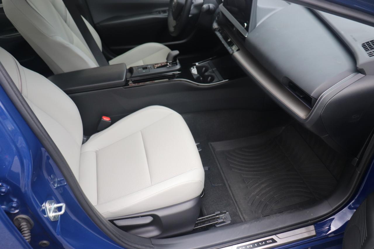 Toyota Prius XLE 5D Hatchback AWD 2024