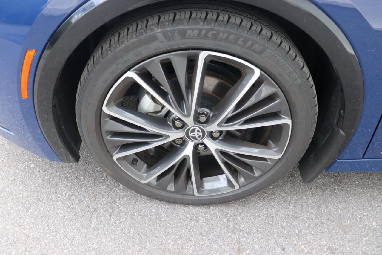 Toyota Prius XLE 5D Hatchback AWD 2024