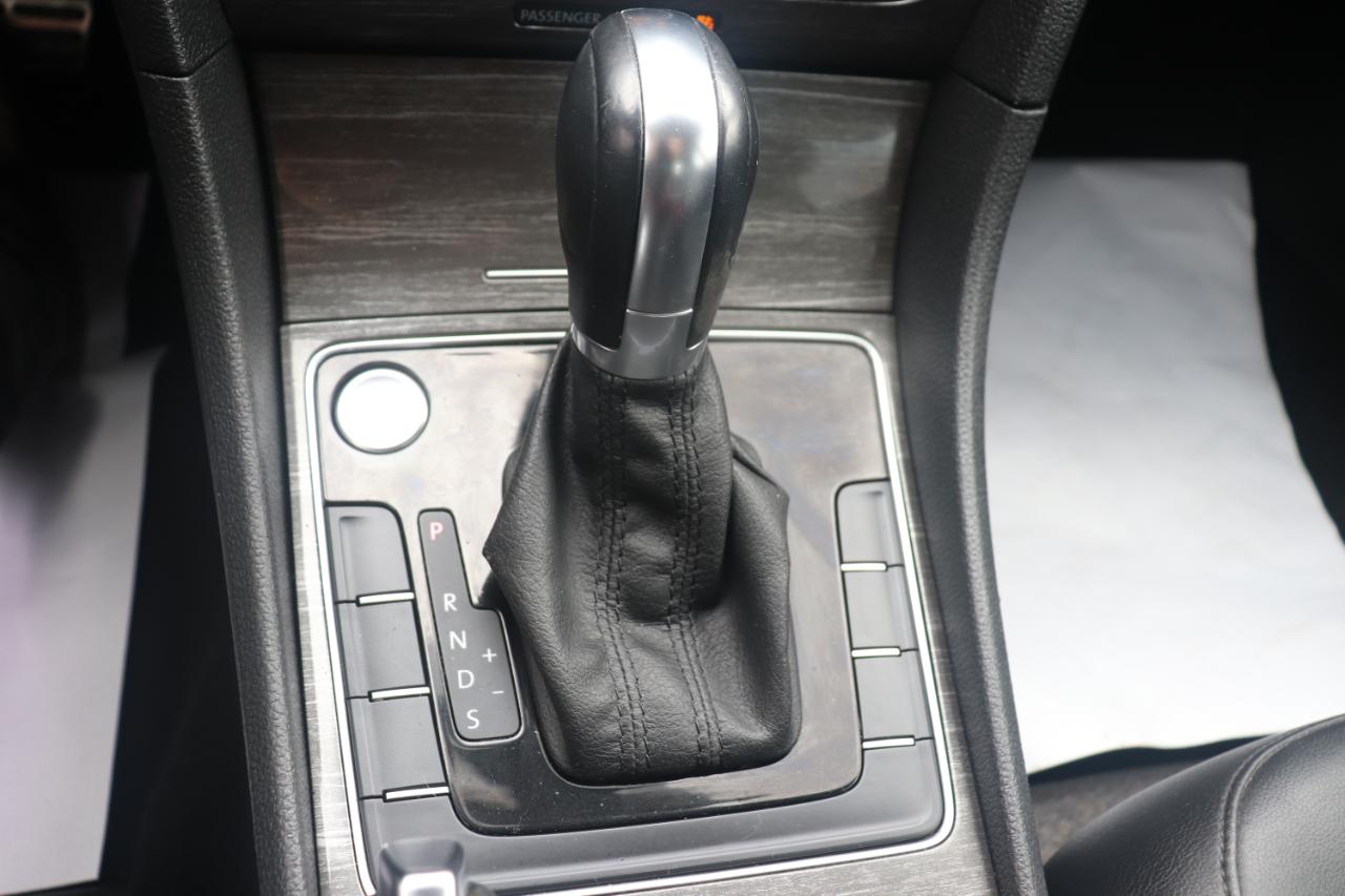 Volkswagen Passat 4dr Sdn 1.8T Auto SEL PZEV 2016