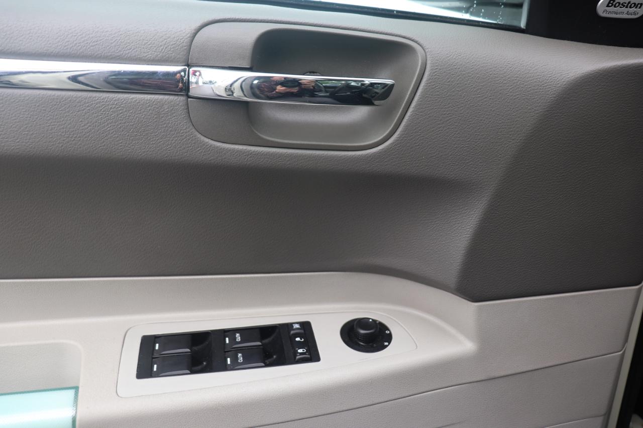 Chrysler 300 4dr Sdn 300C RWD 2007
