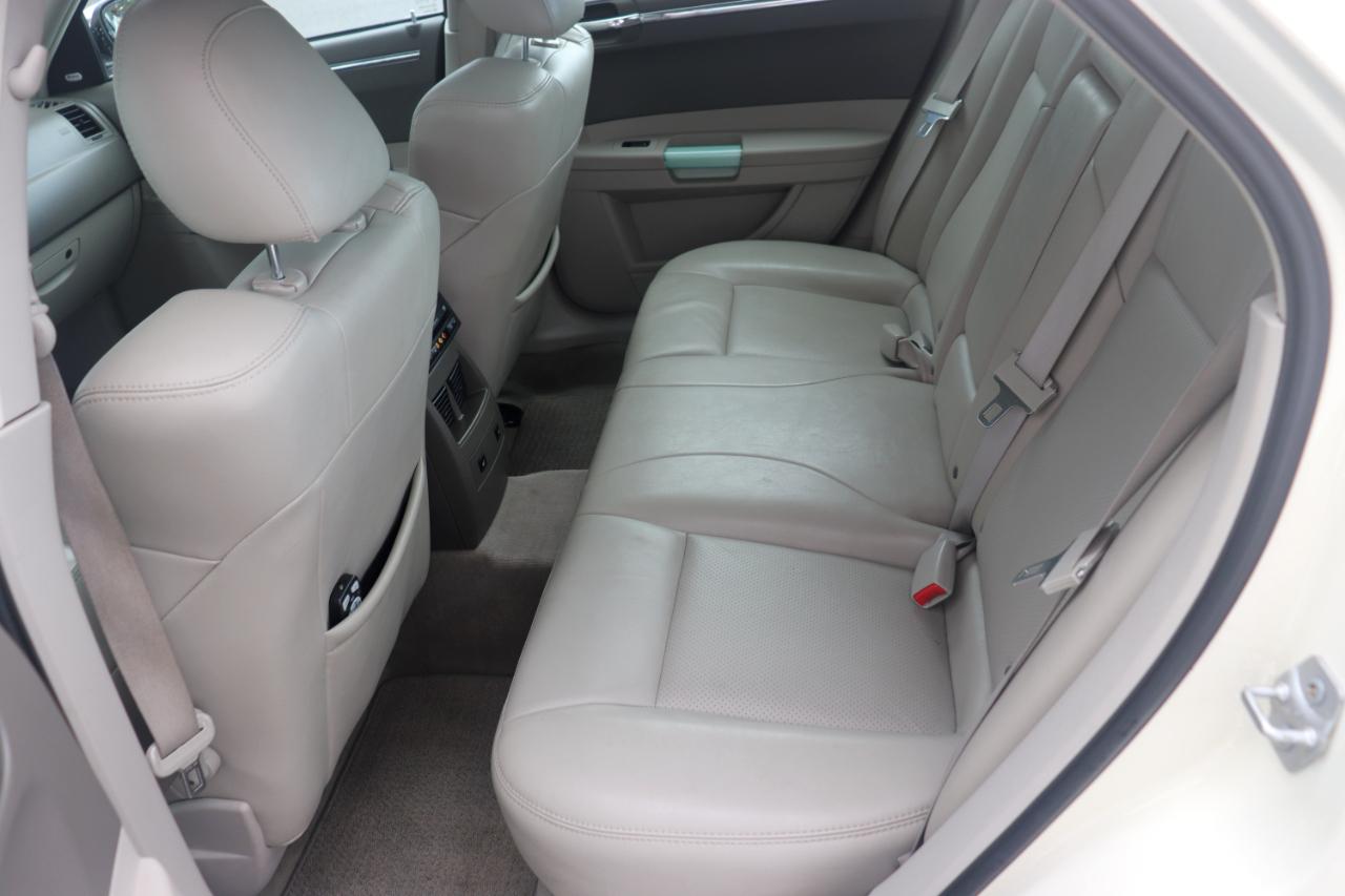 Chrysler 300 4dr Sdn 300C RWD 2007