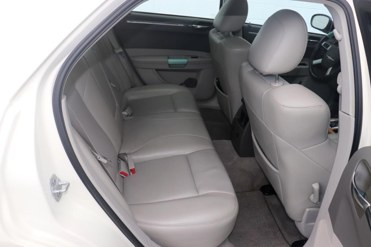 Chrysler 300 4dr Sdn 300C RWD 2007