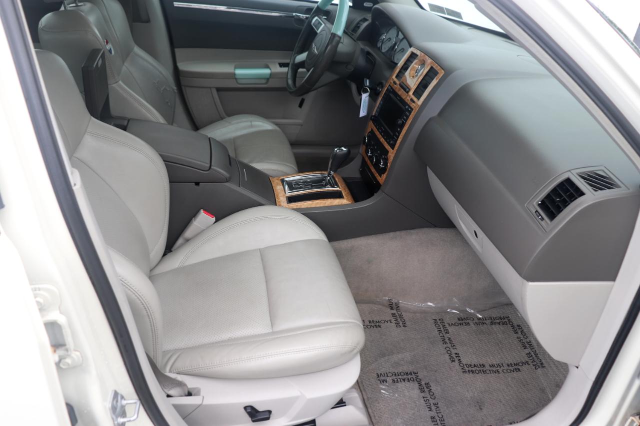 Chrysler 300 4dr Sdn 300C RWD 2007