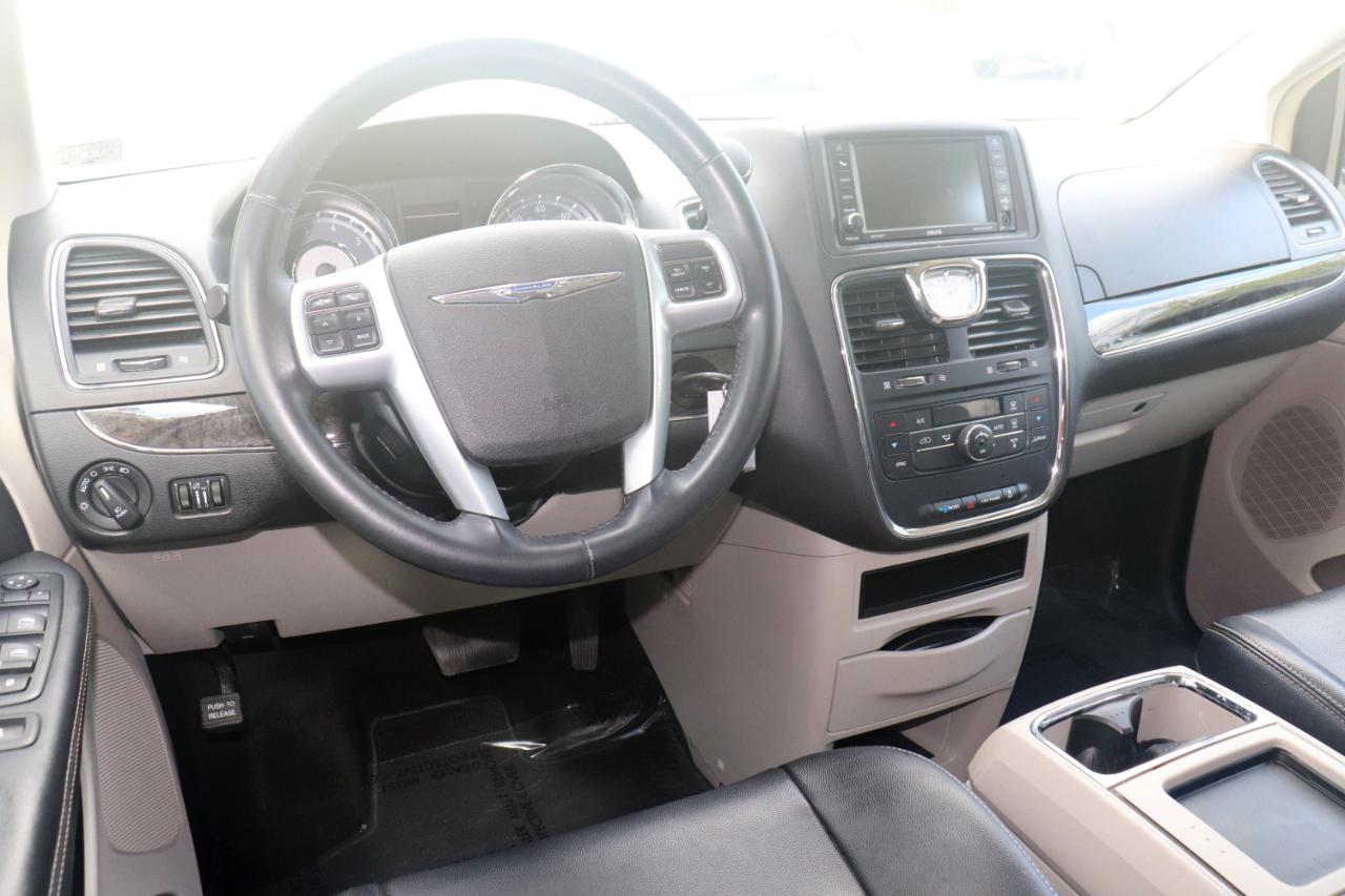 Chrysler Town & Country 4dr Wgn Touring 2013