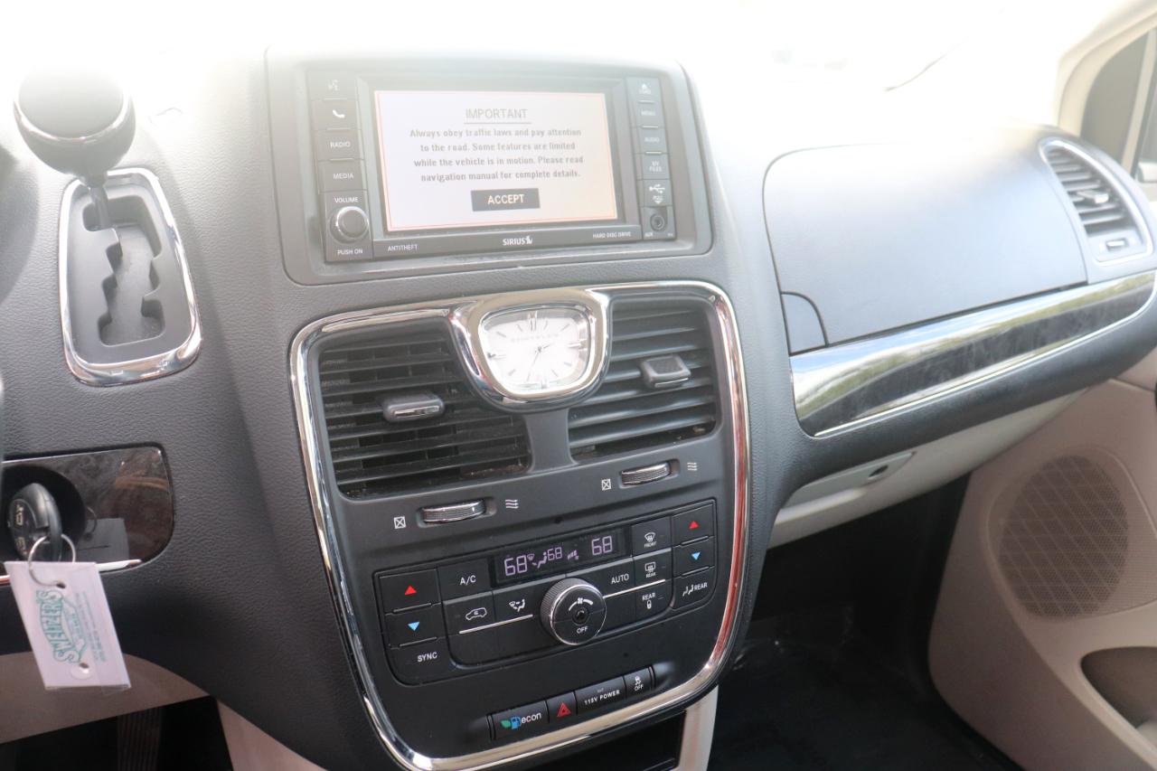Chrysler Town & Country 4dr Wgn Touring 2013