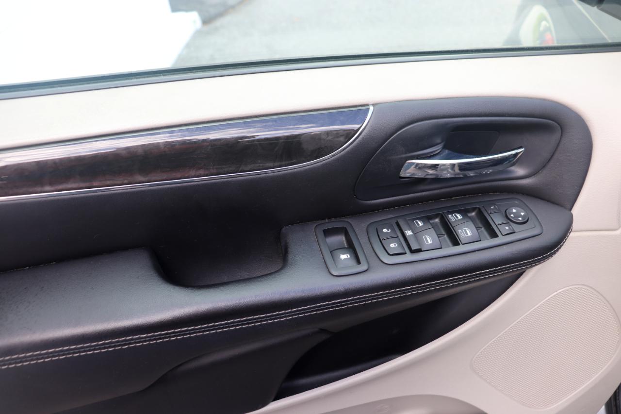 Chrysler Town & Country 4dr Wgn Touring 2013