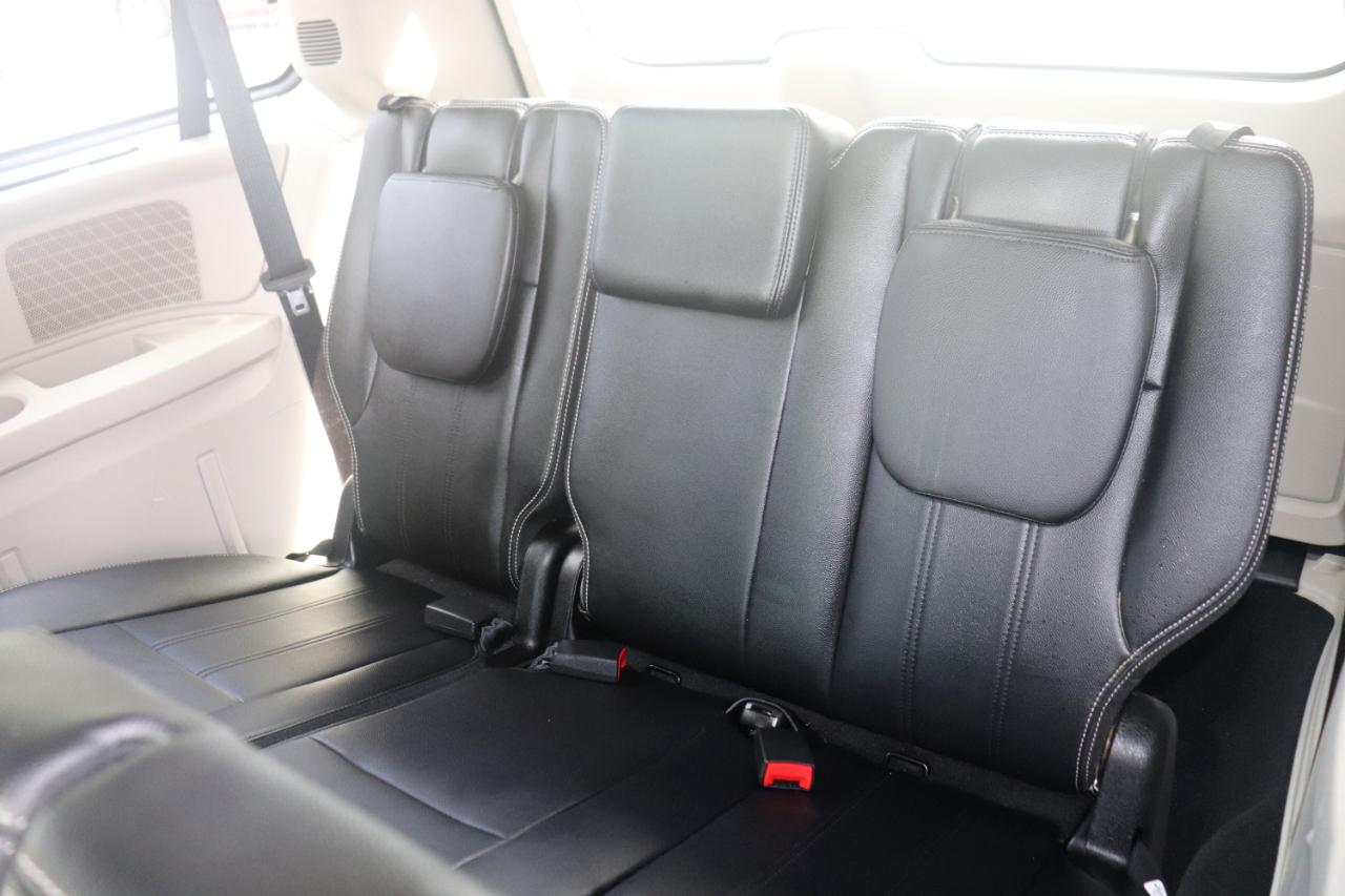 Chrysler Town & Country 4dr Wgn Touring 2013
