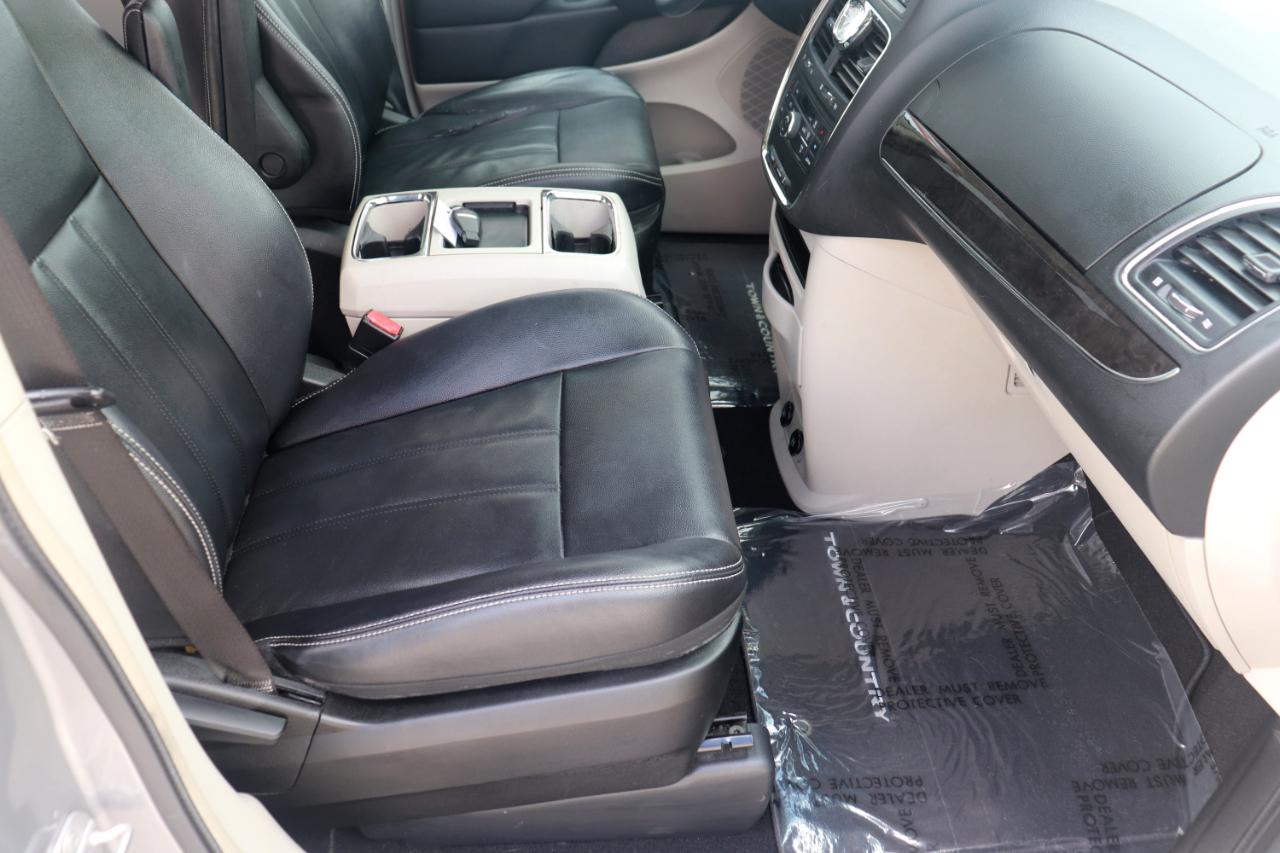 Chrysler Town & Country 4dr Wgn Touring 2013