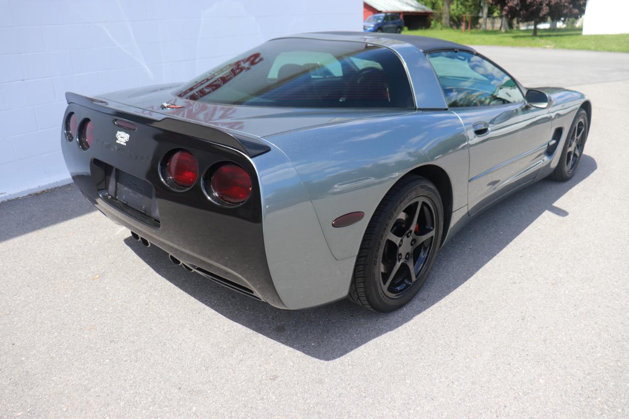 Chevrolet Corvette 2dr Cpe 2004