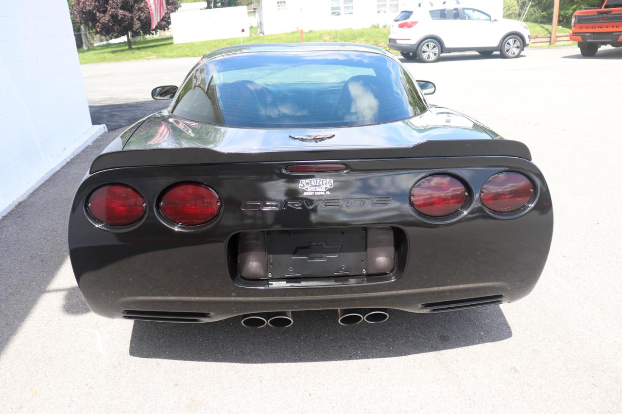 Chevrolet Corvette 2dr Cpe 2004
